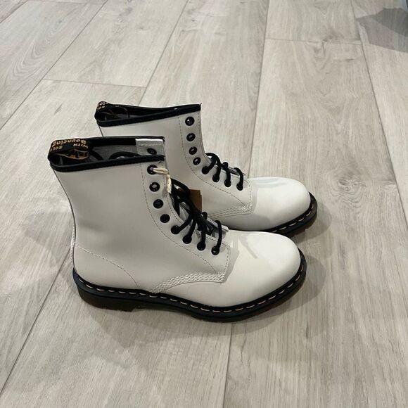 Dr Martens Doc's 1460 8-eyelet Soft
White Leather Boots size 8 - Picture 4 of 6